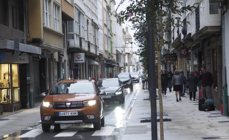 Reabre al tráfico la calle de la Iglesia en Ferrol y muestra su nueva cara tras 21 meses