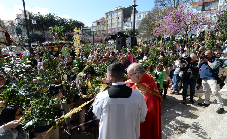 Las bendiciones en A Magdalena y Esteiro marcan el inicio de las procesiones en el Domingo de Ramos