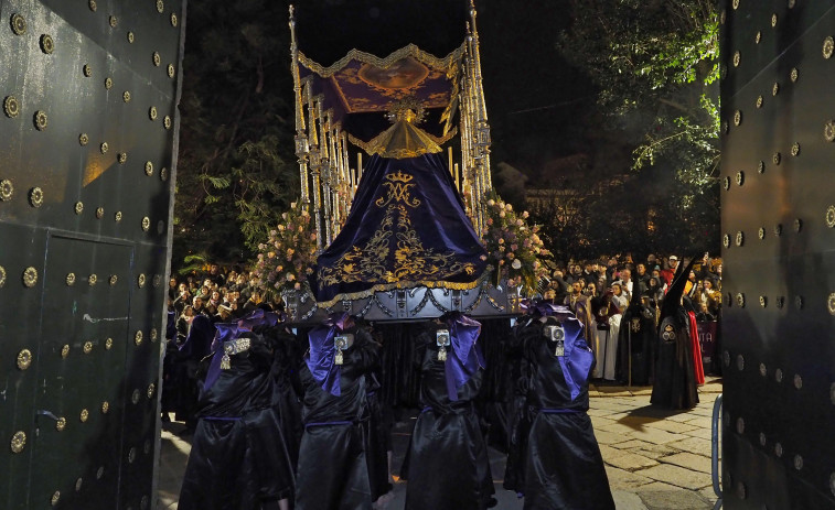 La única procesión del Lunes Santo ferrolano esquivó la lluvia acortando su recorrido