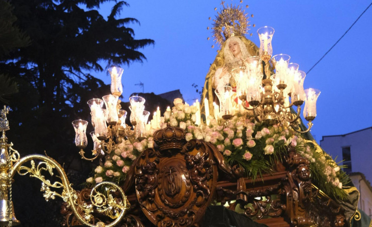 Dos procesiones miran al cielo en el Martes Santo de Ferrol