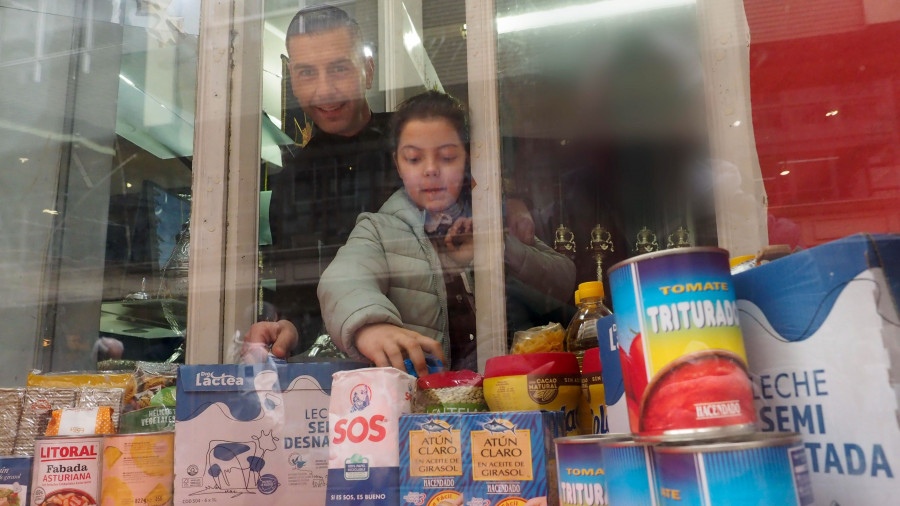 Recogida de alimentos en los locales de los tercios de Dolores