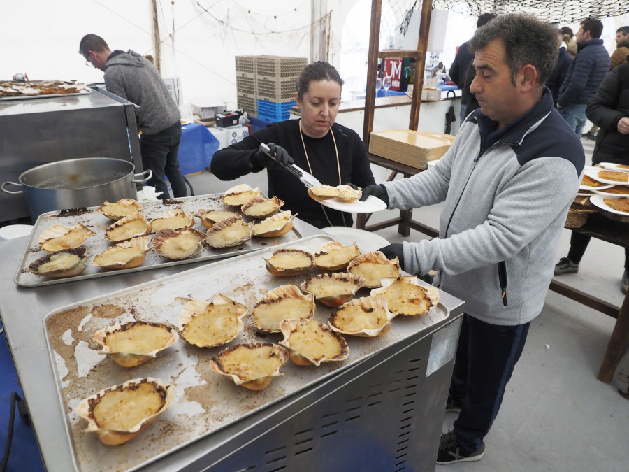 La Fiesta del Marisco recupera su ritmo tras una primera jornada marcada por el tiempo