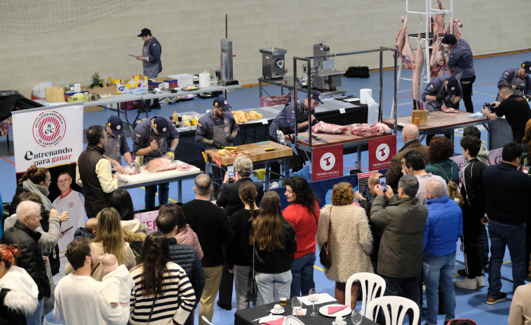 Narón celebró un homenaje a la carne para recaudar fondos para el Centro de Recursos Solidarios