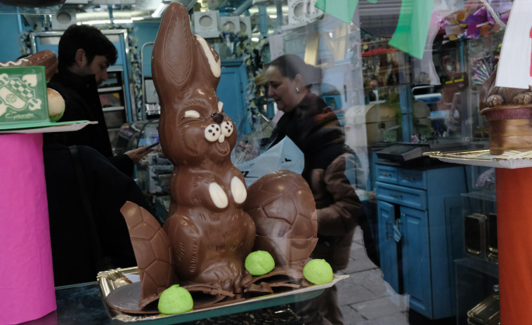 Las más variadas figuras de las pastelerías de Ferrol compiten con los tradicionales huevos de Pascua
