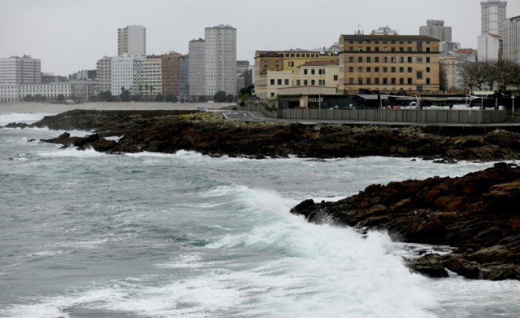 A Coruña vuelve a estar en alerta naranja este martes por el temporal