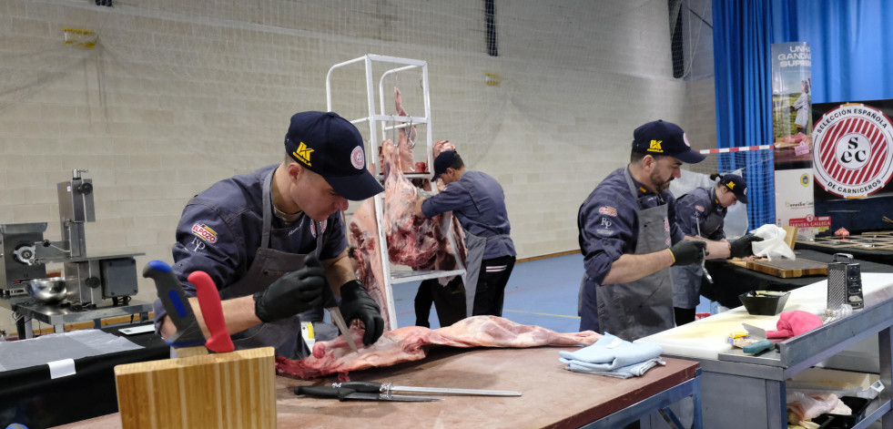 El evento solidario de la carne recaudó 5.000 euros para el Centro de Recursos Solidarios de Narón