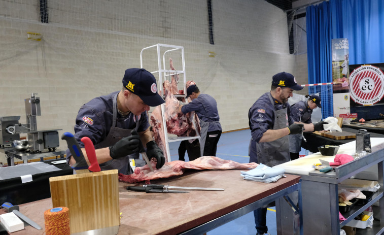 El evento solidario de la carne recaudó 5.000 euros para el Centro de Recursos Solidarios de Narón