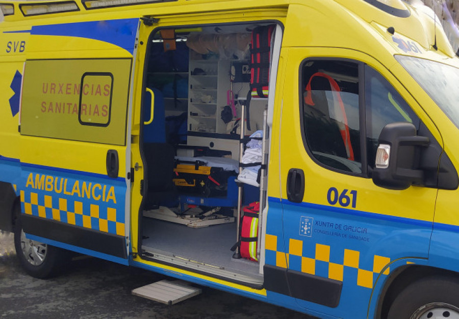 Tres personas heridas en una aparatosa colisión entre dos coches en Ortigueira