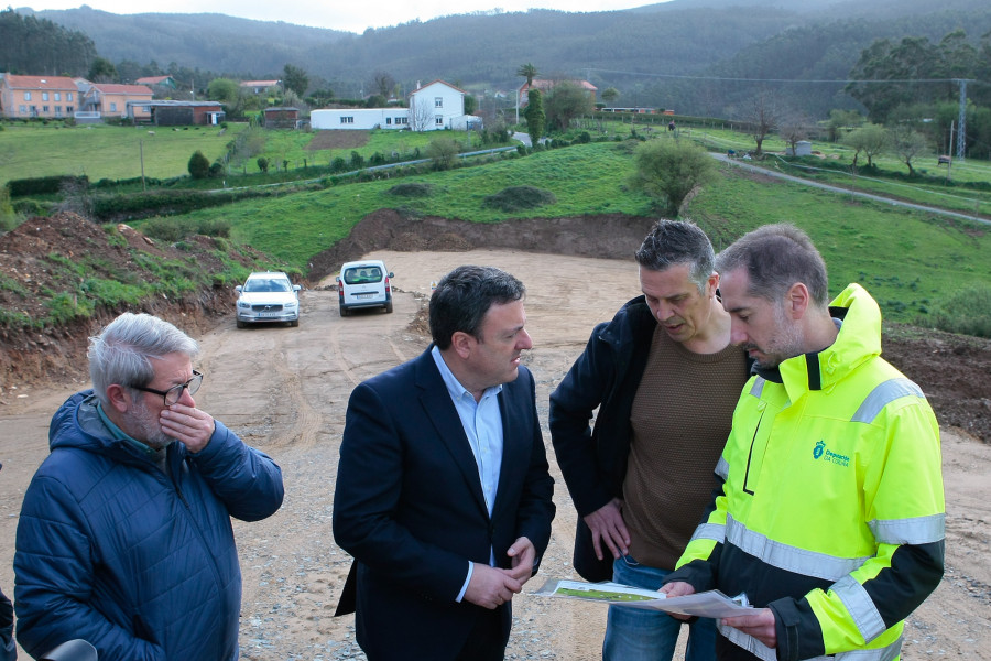 La obra para eliminar la curva peligrosa en el acceso a San Andrés de Teixido culminará este verano