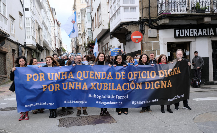 El turno de oficio se echa a la calle para reclamar derechos laborales básicos y el fin de la mutualidad
