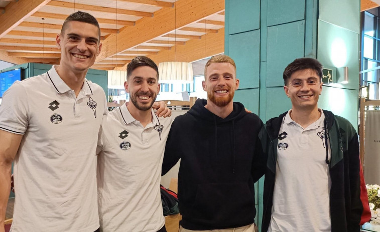 Carlos Vicente saludó a sus excompañeros del Racing antes del partido