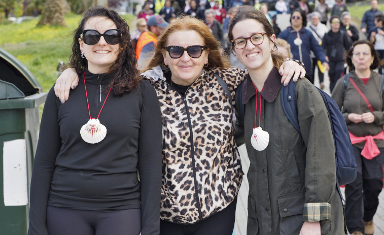 Más de 200 personas inician la ruta por el Camiño Inglés de la Asociación Española Contra el Cáncer