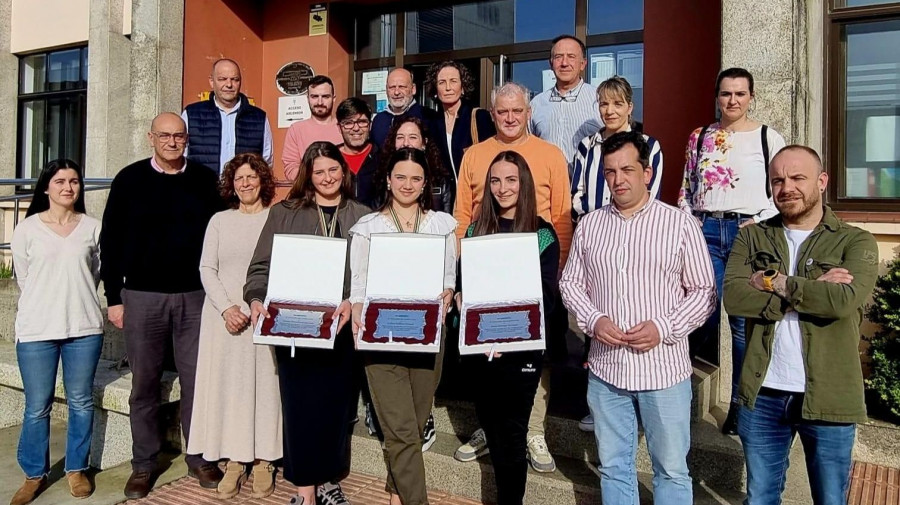 Homenaje a Ana Alonso, Nerea Penabad y Lidia Vellón en Valdoviño