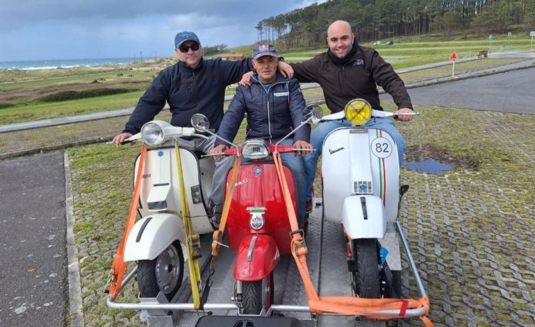 Con la vespa en el remolque