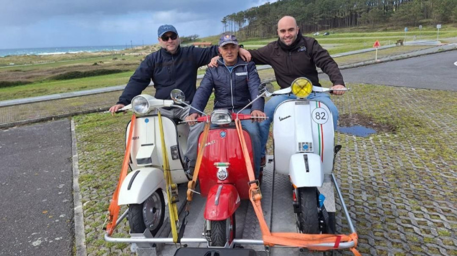 Con la vespa en el remolque