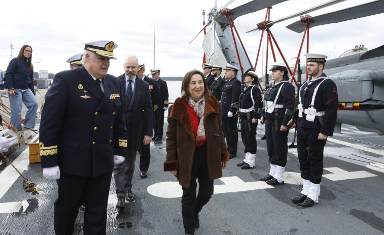 Margarita Robles visita la “Juan de Borbón” en Helsinki y agradece la labor de toda la dotación