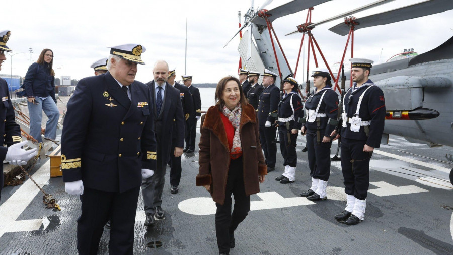 Margarita Robles visita la “Juan de Borbón” en Helsinki y agradece la labor de toda la dotación