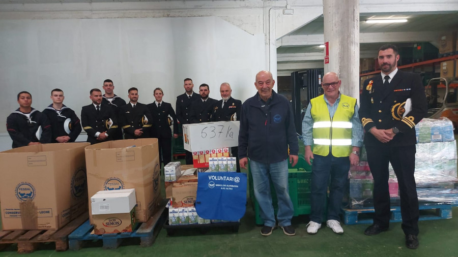 La Armada se vuelca de nuevo con el Banco de Alimentos de la zona