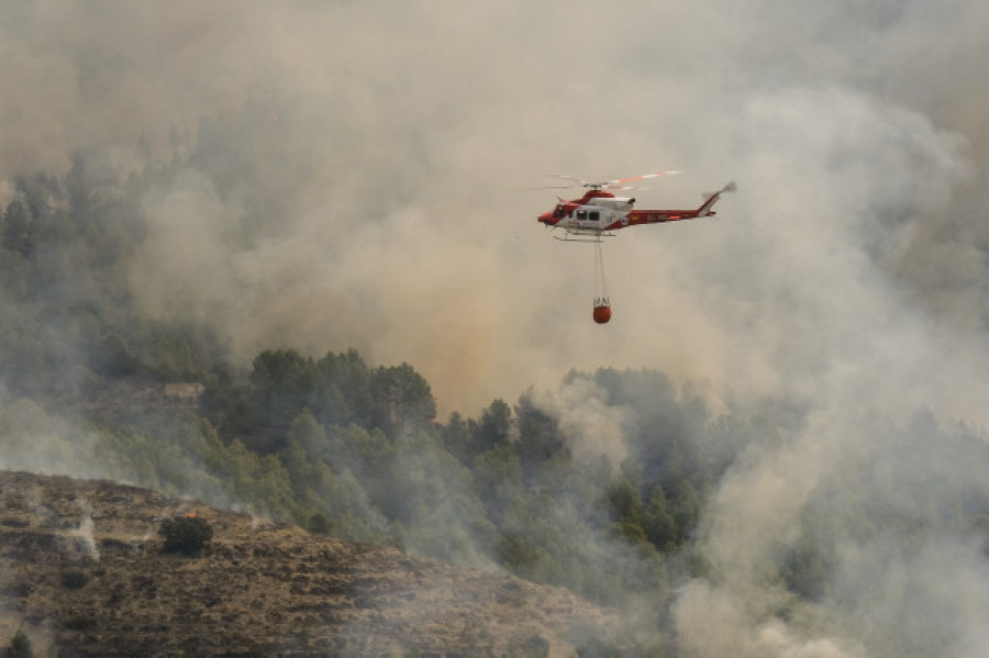Estabilizado el incendio forestal de Tàrbena en Alicante