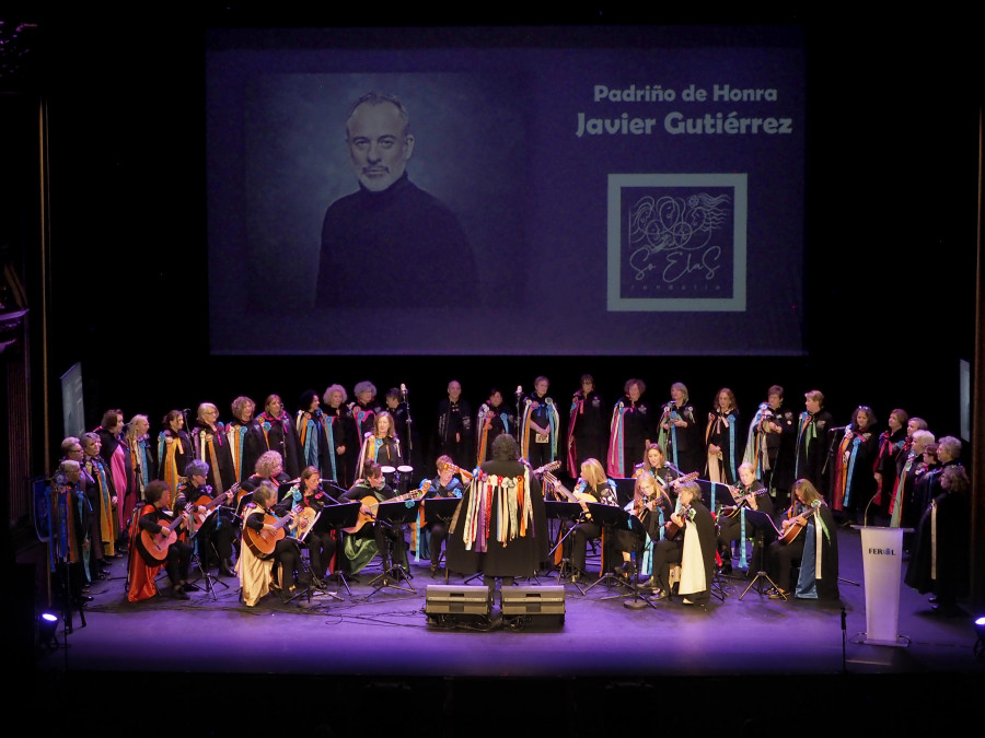 La rondalla Só Elas nombra Padrino Honorífico al actor Javier Gutiérrez por su aniversario