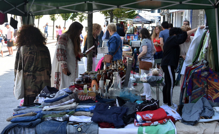 El V Mercado de Artesanía, antigüedades y Segunda Mano se traslada este año a la Praza Vella