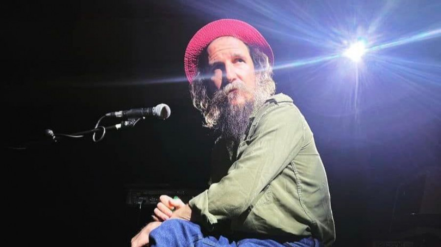 Este sábado en Ferrol ofrece un concierto el músico maño Bigott