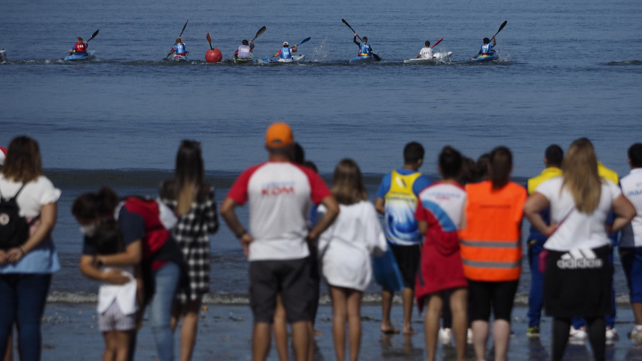 La Travesía Concello de Narón llena de kayaks la comarca este domingo