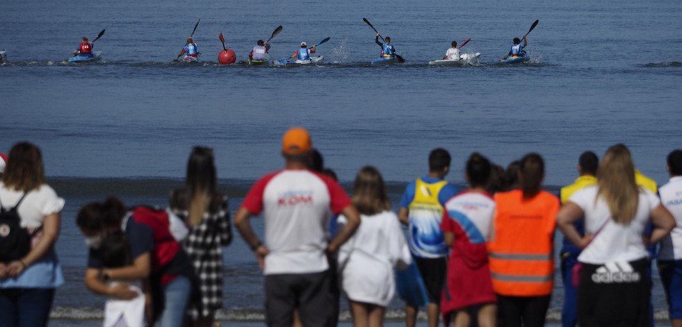 La Travesía Concello de Narón llena de kayaks la comarca este domingo