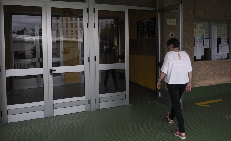 Presentan un centenar de firmas pidiendo mejoras en el comedor del CEIP Esteiro