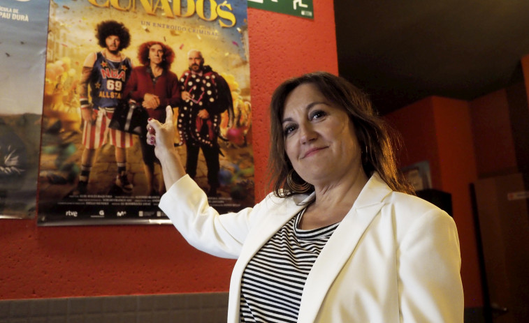 La actriz naronesa Iolanda Muiños presenta el estreno de “+Cuñados” en el Duplex