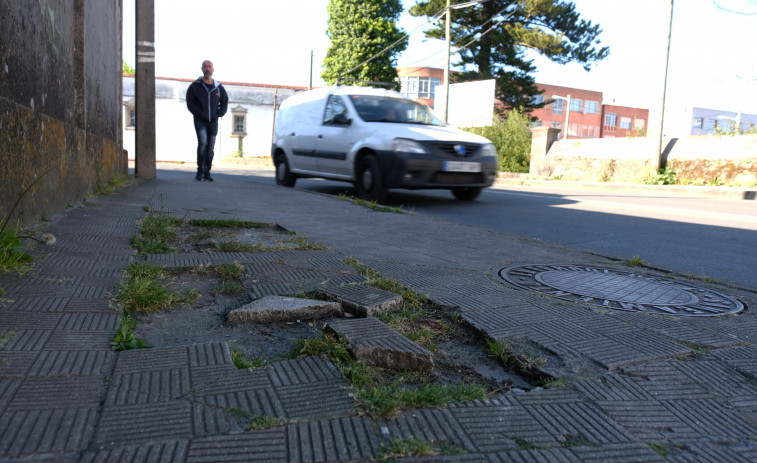 El Consitorio ferrolano destinará 113.000 euros al arreglo de aceras en varios barrios y parroquias