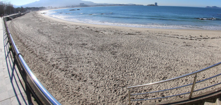 Hallan el cadáver de una mujer en un coche junto a la playa de La Fuente, en Vigo