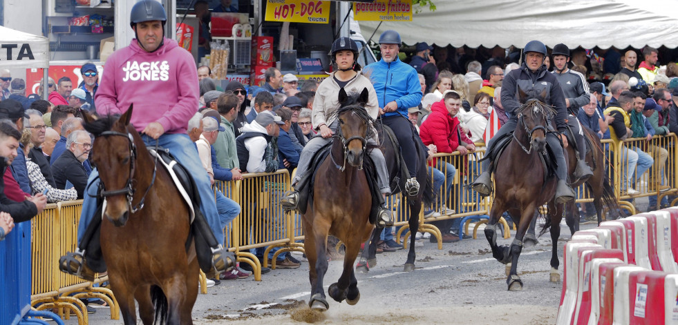 La Feira do 23 de Abril de Moeche cosecha un nuevo éxito de participación con miles de visitantes