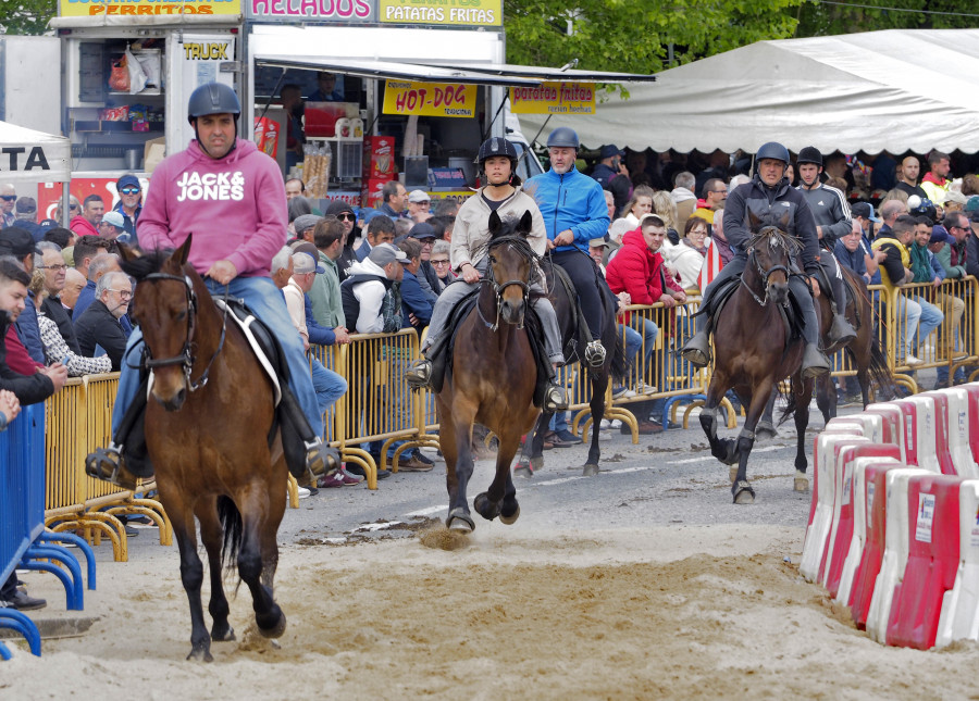 La Feira do 23 de Abril de Moeche cosecha un nuevo éxito de participación con miles de visitantes