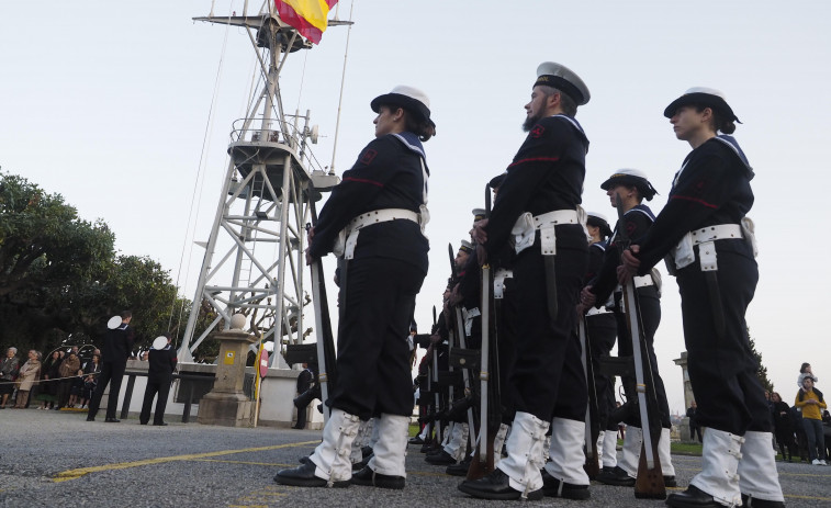 Arriado de Bandera en el Palacio de Capitanía