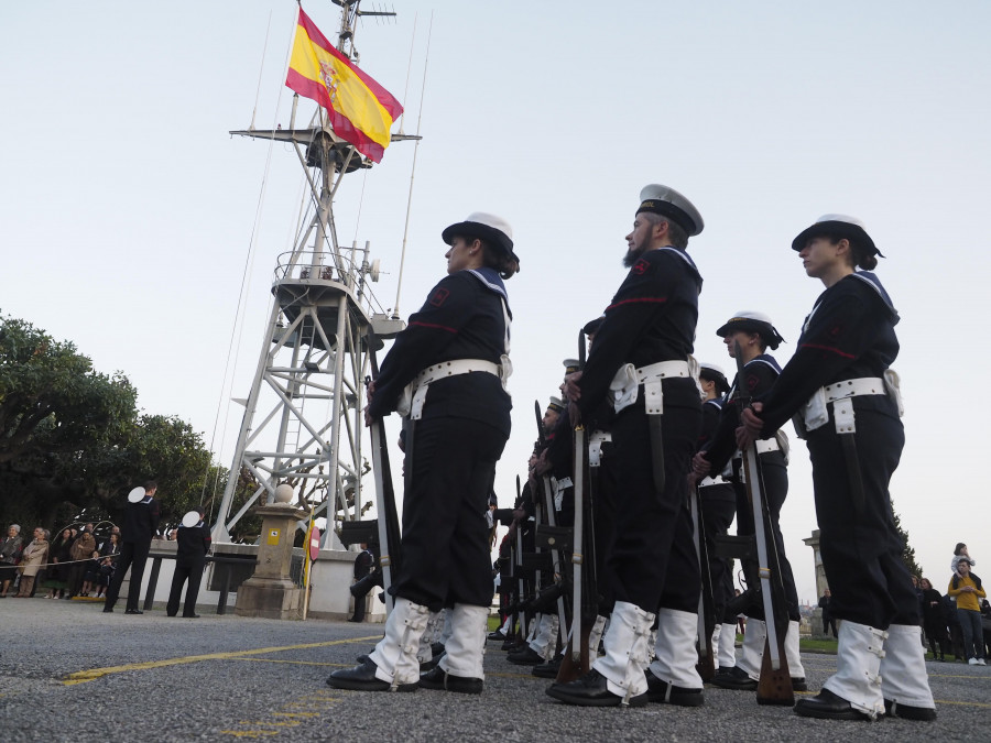 Arriado de Bandera en el Palacio de Capitanía