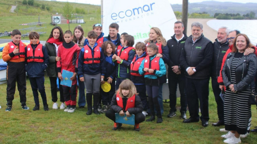 El Club de Vela Fluvial de As Pontes recibe el premio ‘Ponte las pilas y recicla’