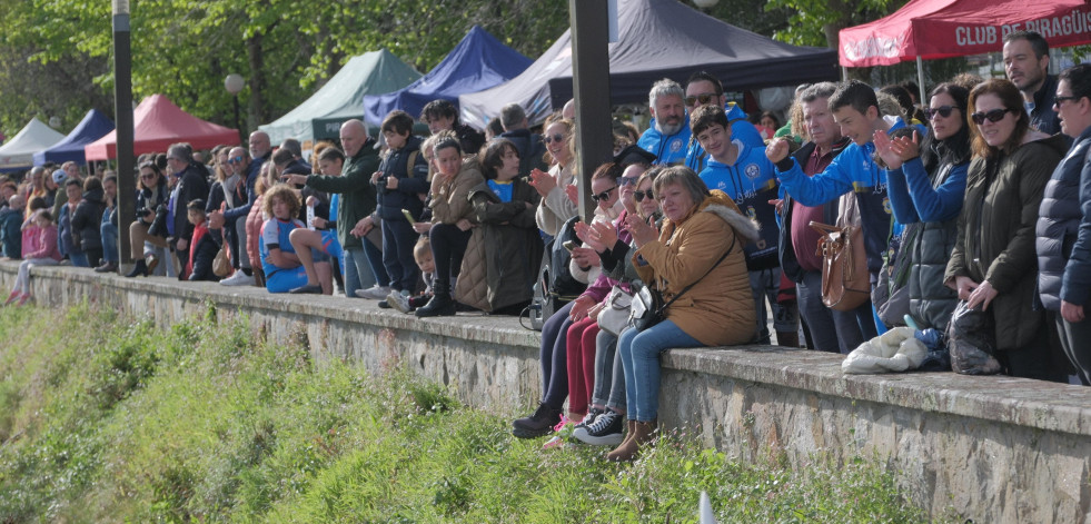 Ambientazo en Pontedeume en el Circuito Deputación da Coruña de Piragüismo en A Coruña