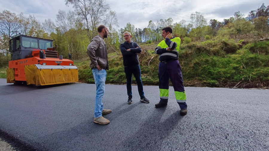 San Sadurniño finaliza el aglomerado de un nuevo tramo en la parroquia de Naraío