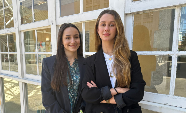 Dos estudiantes del Campus de Ferrol imitan el funcionamiento de la ONU