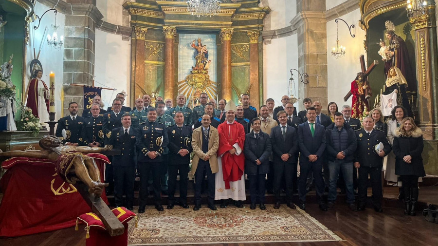 Autoridades asisten á homenaxe ao Cristo dos Navengantes, patrón da Policía Portuaria