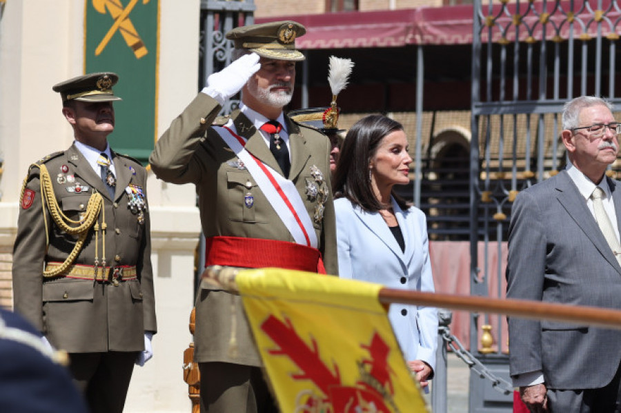 Felipe VI vuelve a jurar bandera en Zaragoza con la princesa Leonor de testigo