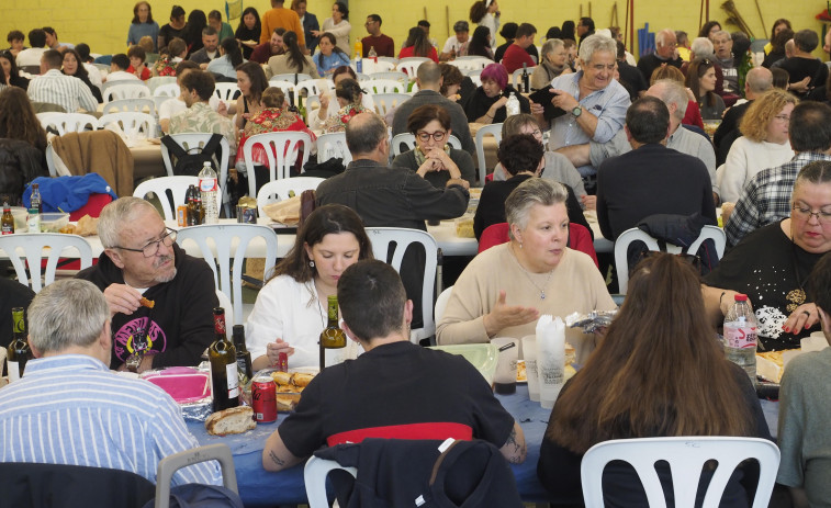 Canido supera as expectativas de asistencia na tradicional comida veciñal