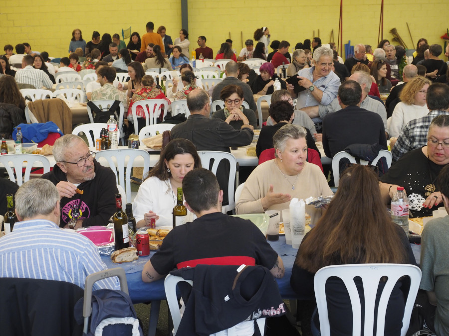 Canido supera as expectativas de asistencia na tradicional comida veciñal