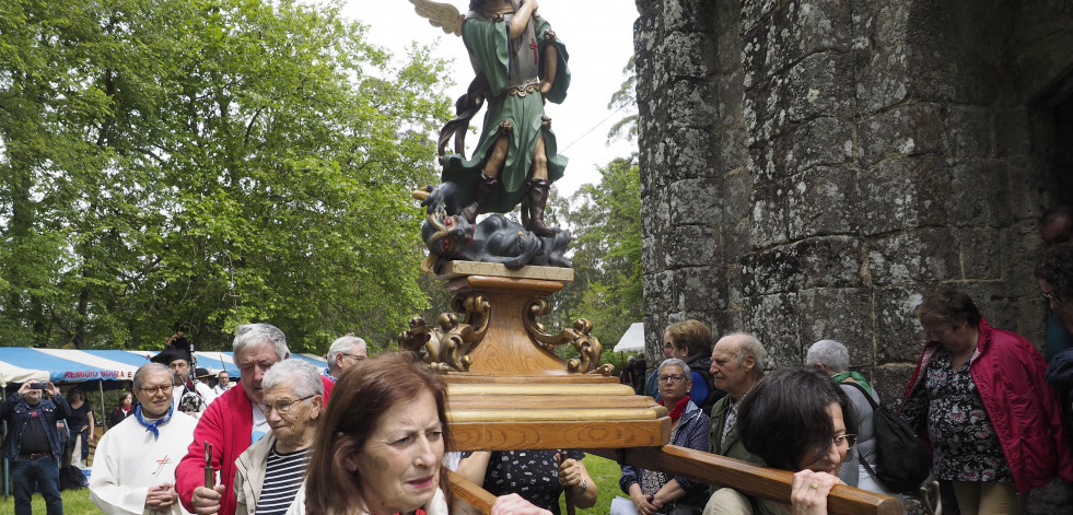 Pontedeume vive hoy su tradicional romería de San Miguel de Breamo
