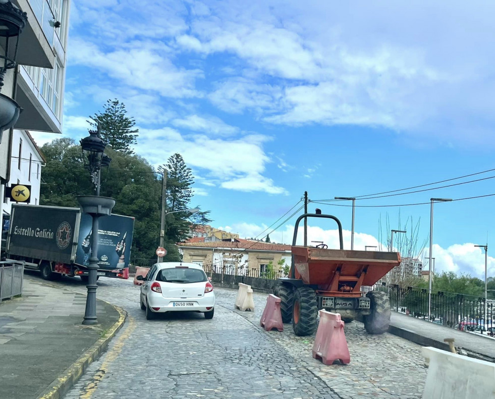 Obras baches avenida Lombardero Pontedeume