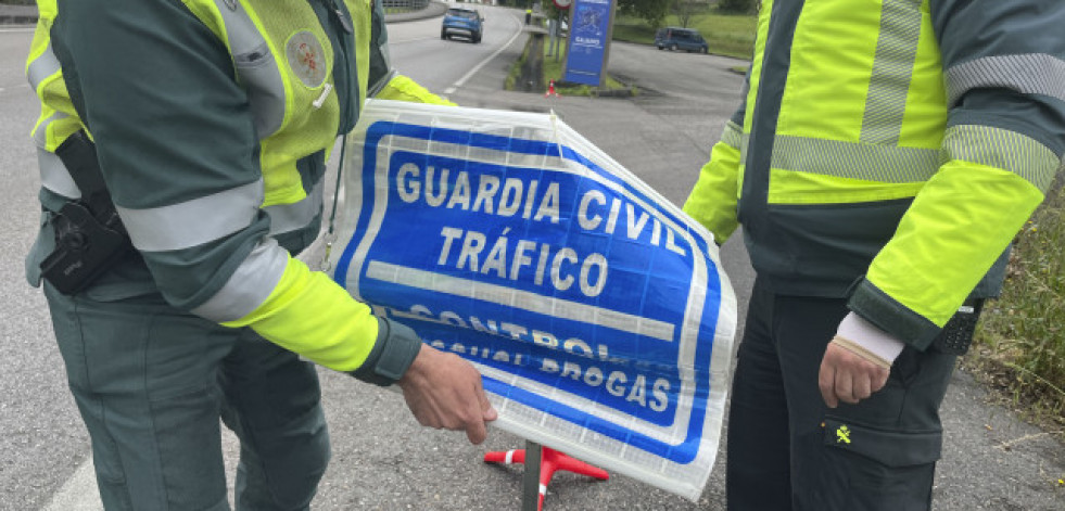 Detenido en Covelo por conducir sin carné y embestir a un motorista de la Guardia Civil