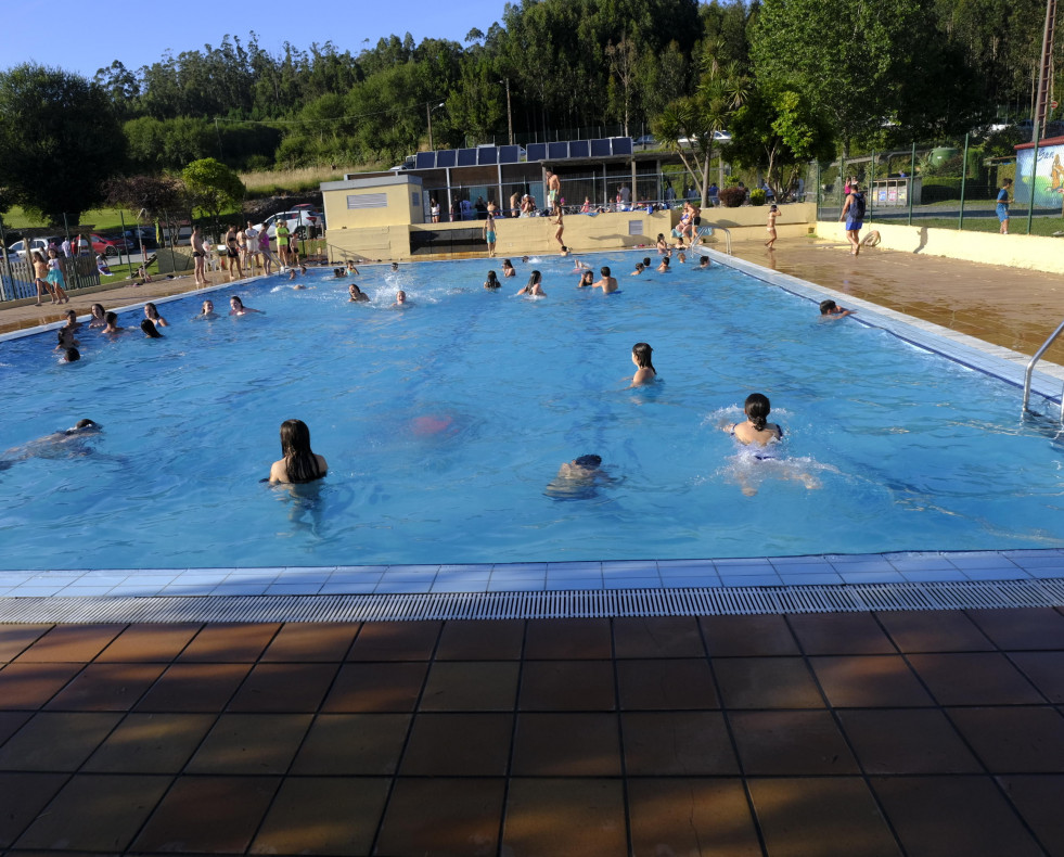 Piscina municipal San Sadurniño Daniel Alexandre
