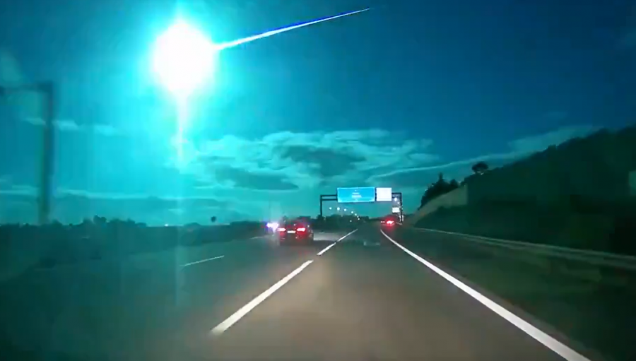 Sorpresa en Ferrolterra por una "gran bola de luz verde" que se vio de madrugada en el cielo
