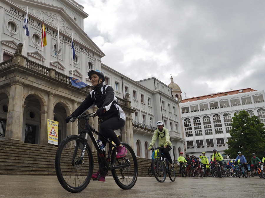 La marcha ciclista sirve de colofón a una semana dedicada a la seguridad vial